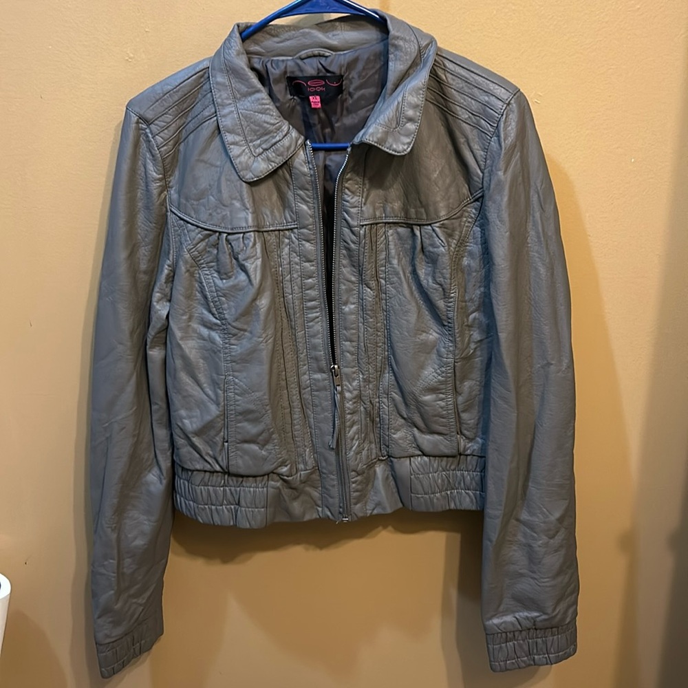 NEU LOOK FAUX LEATHER SHORT ZIP JACKET GREY Sz xl but looks like medium/large